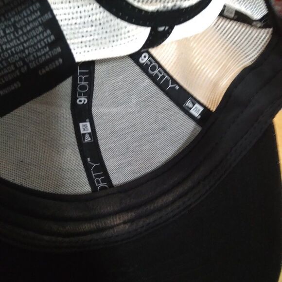 New Era Oakland Raiders Glitter Brim Mesh Snap Back Hat - Picture 15 of 16